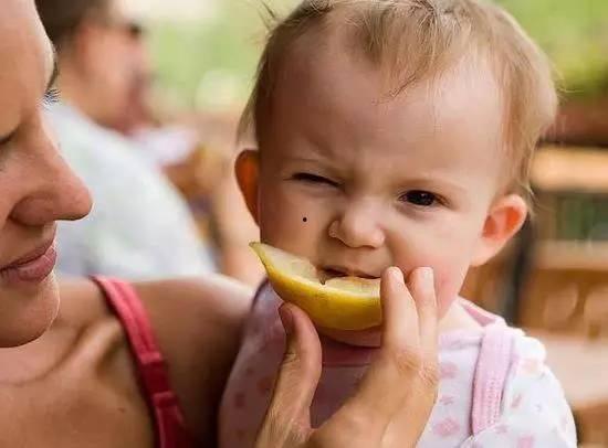 阿婆吃瓜图片搞笑,欢乐瞬间引网友爆笑